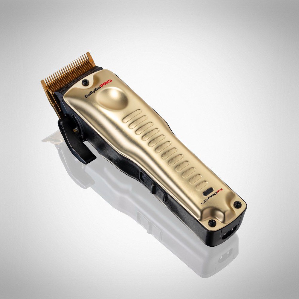 Goldene Haarschneidemaschine, leicht schräg. Marke: BaBylissPRO. Modell: LO-PROFX.
