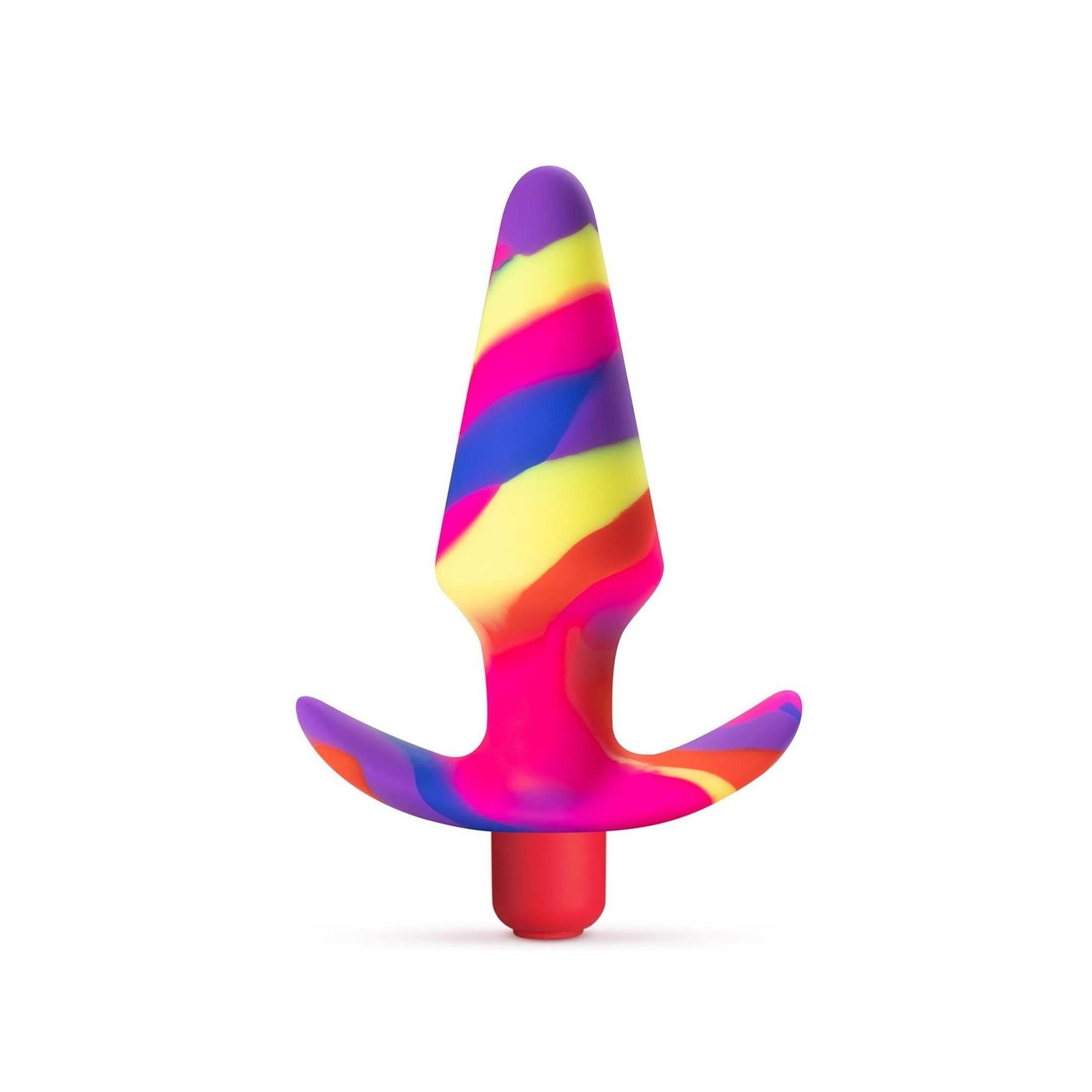Analplug aus Silikon. Farbverlauf von Lila, Gelb, Orange und Pink. Form mit gebogener Spitze und Basis. Roter Sockel.