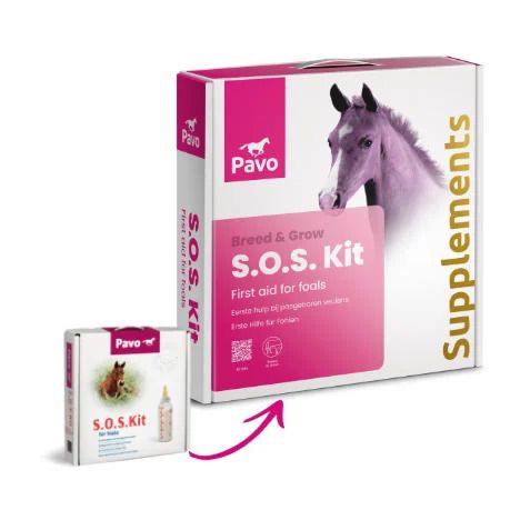 Verpackung mit "Pavo S.O.S. Kit" für Fohlen. Rosa und weiße Box mit Produktabbildung und Text. Kleineres Kit daneben.