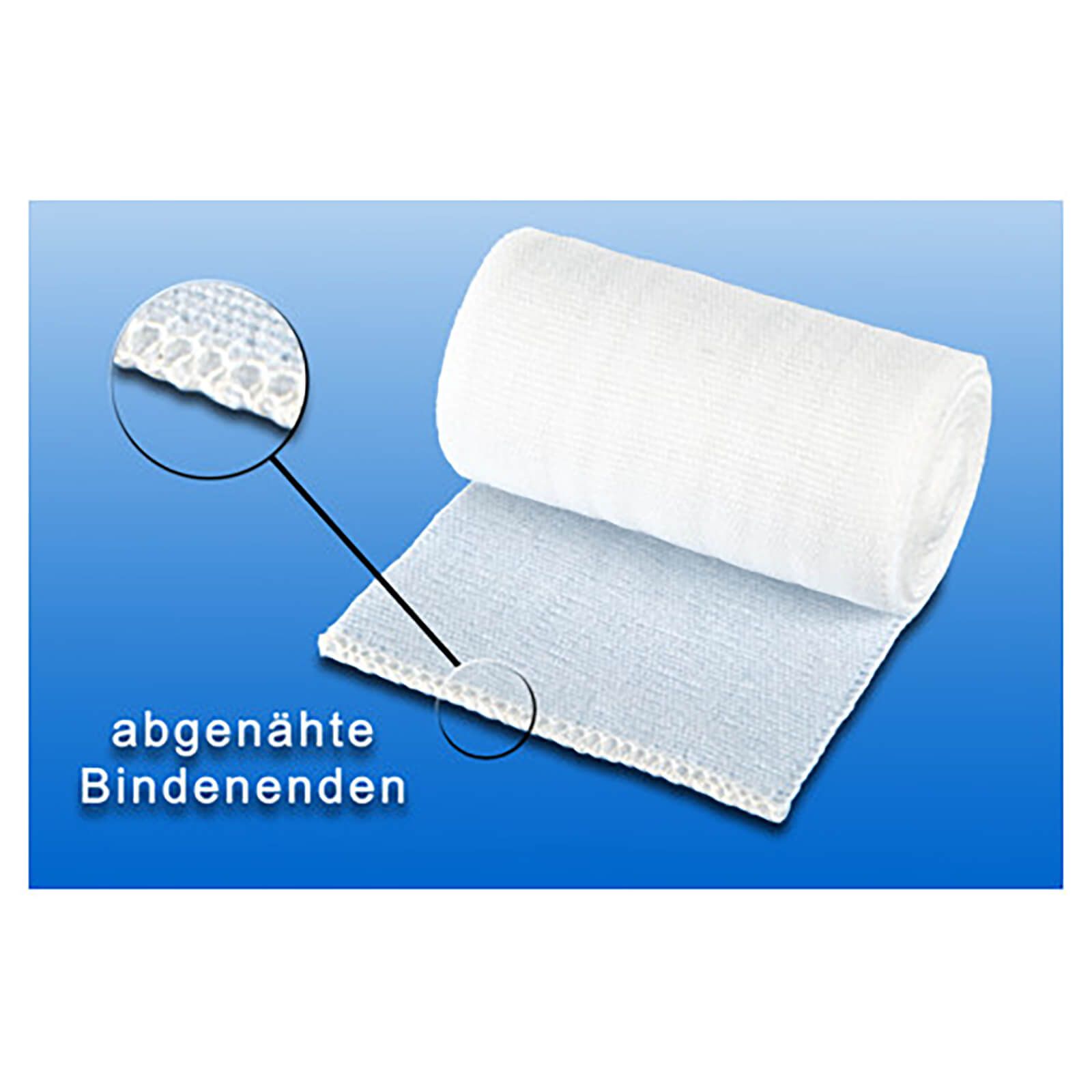 Weiße Mittelzugbinde, gerollt und ausgebreitet. Abgenähte Bindenenden. Detailvergrößerung.