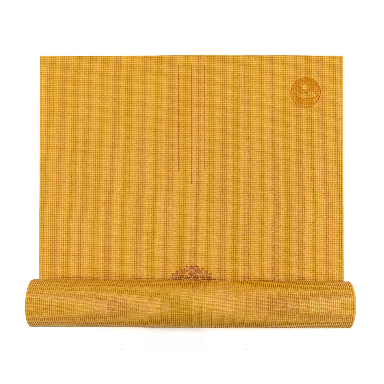 Gelbe Yogamatte, teilweise gerollt. Logo und Chakra-Symbol. Braune Linien, weißer Hintergrund.