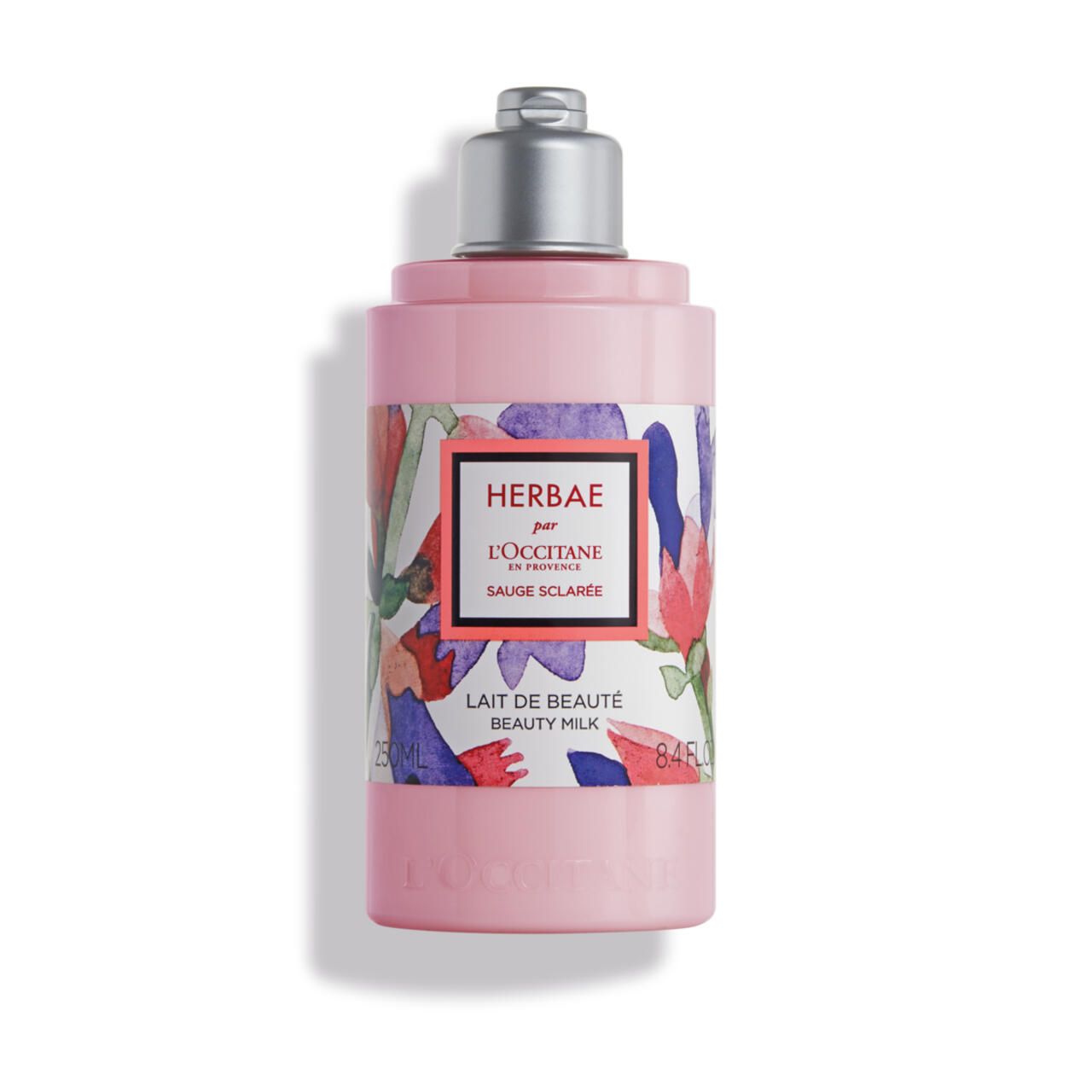 Rosa Flasche mit floralem Muster. Silberner Deckel. Text: Herbae par L'Occitane, Sauge Sclarée, Lait de Beauté, Beauty Milk.