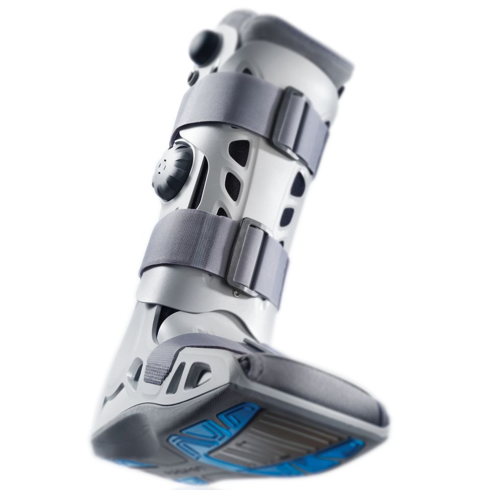 AIRCAST Airselect Elite Walker Orthese von unten: Grauer Stiefel mit blauer Sohle und Gumminoppen.