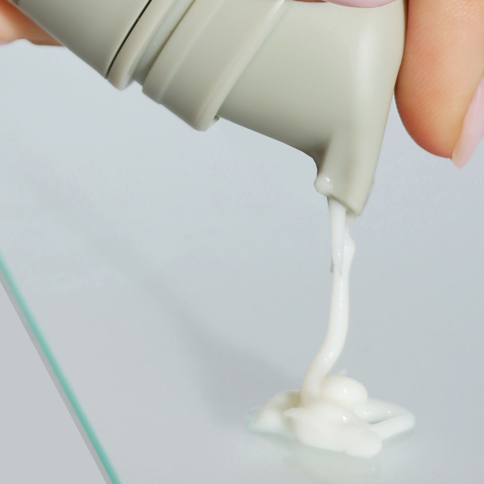10% Azelainsäure Cream-Serum, 30ml Flasche, mit Pipette.