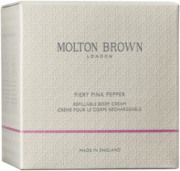 Kartonverpackung mit Prägemuster. Aufschrift: MOLTON BROWN LONDON, FIERY PINK PEPPER, REFILLABLE BODY CREAM.