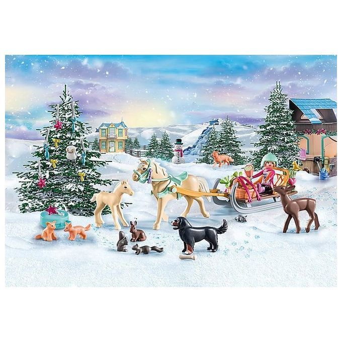 Playmobil 71345 calendario dell'Avvento. Scena invernale con albero di Natale, cavalli, slitta e vari animali. Il calendario dell'Avvento contiene personaggi e accessori per il periodo natalizio.