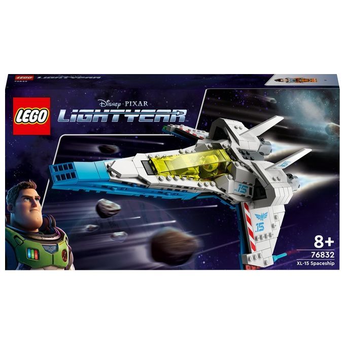 Set LEGO Disney Lightyear XL-15 Spaceship. La confezione mostra l'astronave su uno sfondo spaziale. Il set è adatto a bambini dagli 8 anni in su. Il set contiene 76832 pezzi.