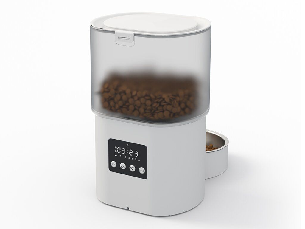 Distributore automatico di cibo. Bianco e trasparente. Display digitale con ora. Contenitore con cibo. Ciotola. Logo EASY PET.