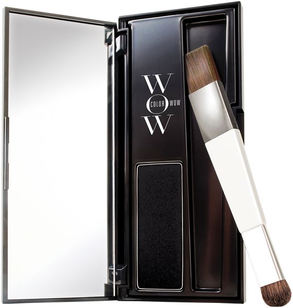 Color Wow Root Cover Up in Schwarz, geöffnet mit Spiegel und Pinsel. Enthält schwarzen Puder.