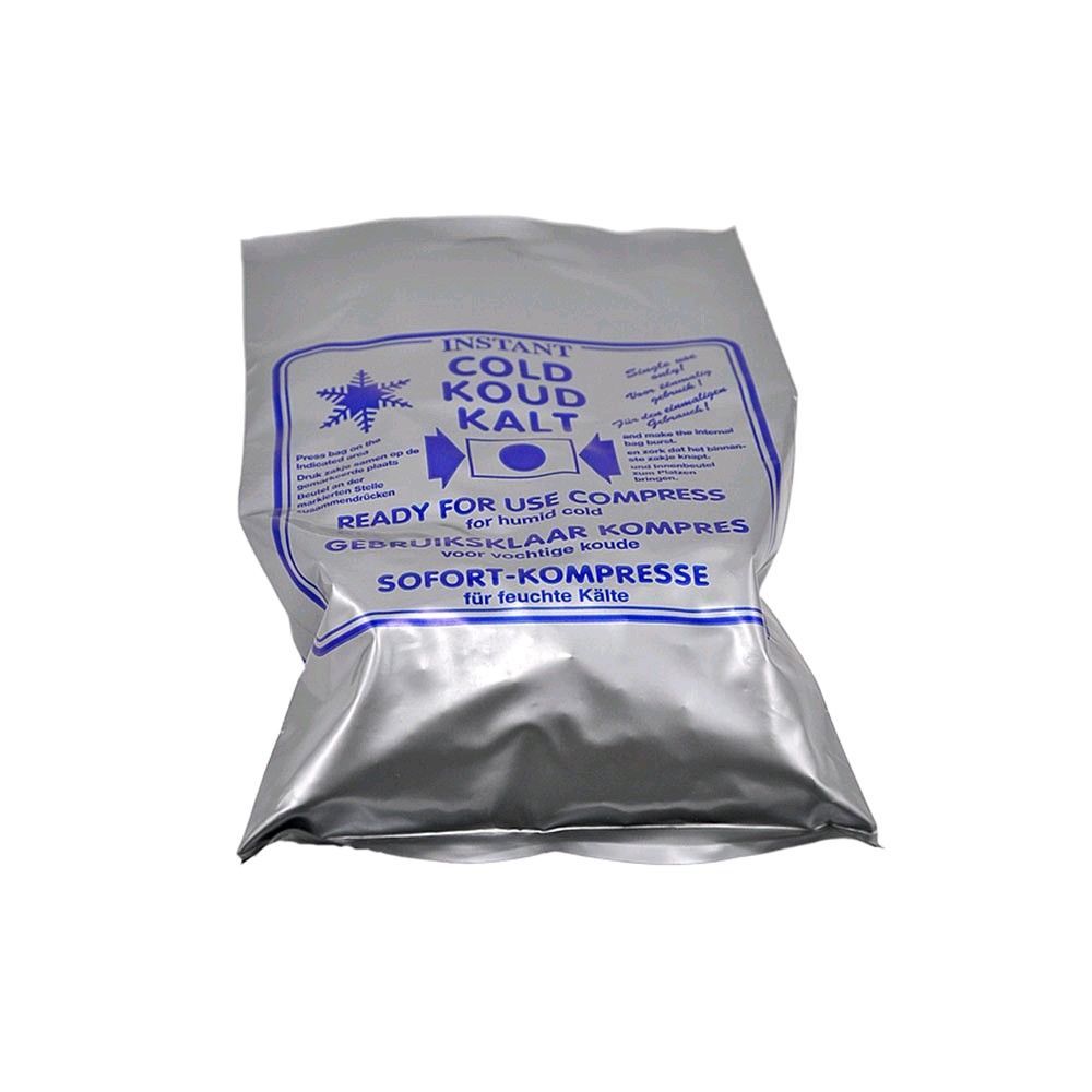 Sofort-Kompresse in silberner Verpackung. Aufschrift: Instant Cold Koud Kalt, Ready for use Compress, Sofort-Kompresse für feuchte Kälte.