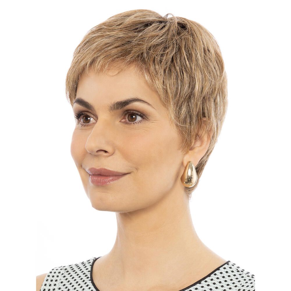 Kurzhaarperücke, blond, seitliche Ansicht. Frau mit goldenem Ohrring.