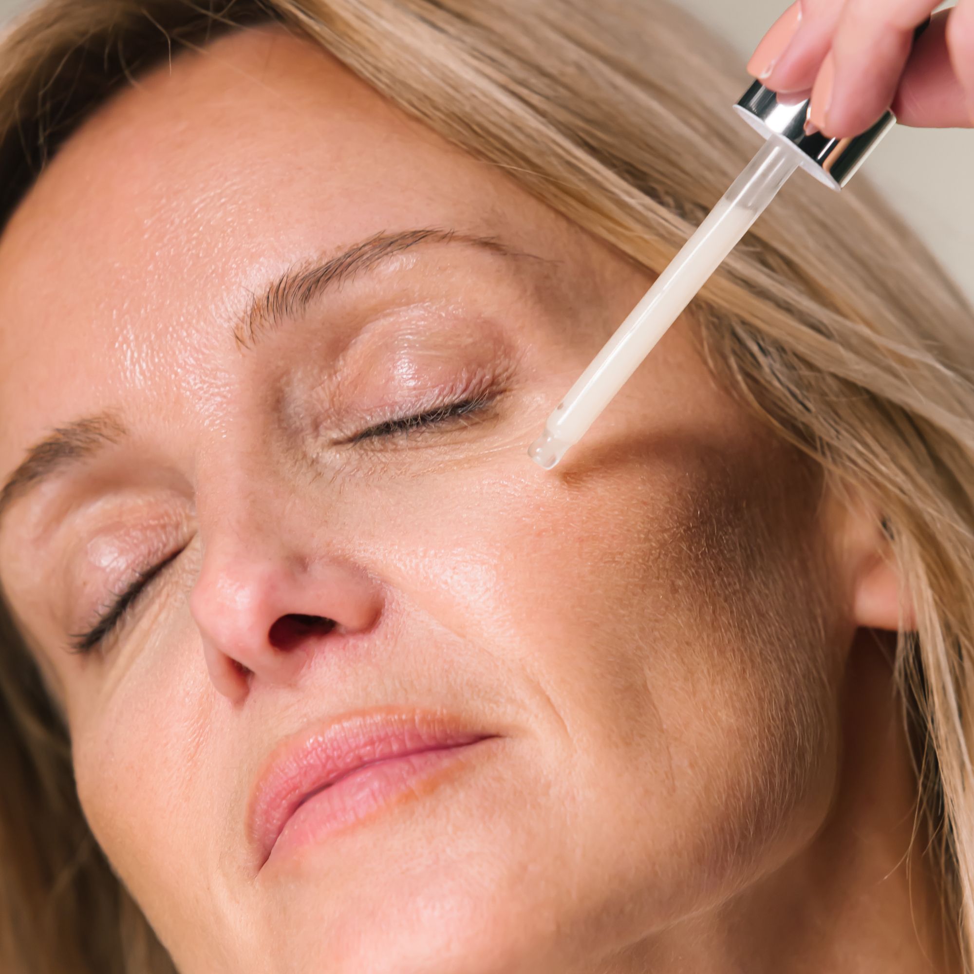Alkemy Anti-Aging Nachtserum für das Gesicht, regenerierend und feuchtigkeitsspendend