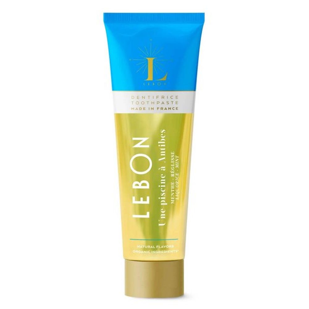 Zahnpasta-Tube, blau-gelb, mit Schriftzug LEBON. "Une piscine à Antibes" und "Liquorice Mint" sind sichtbar.
