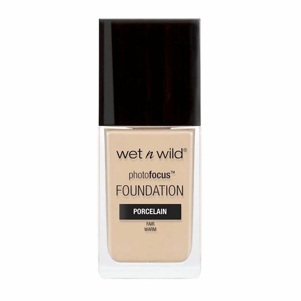 Wet n Wild Photofocus Foundation. Flasche mit schwarzem Deckel. Farbton Porcelain. Fair Warm.