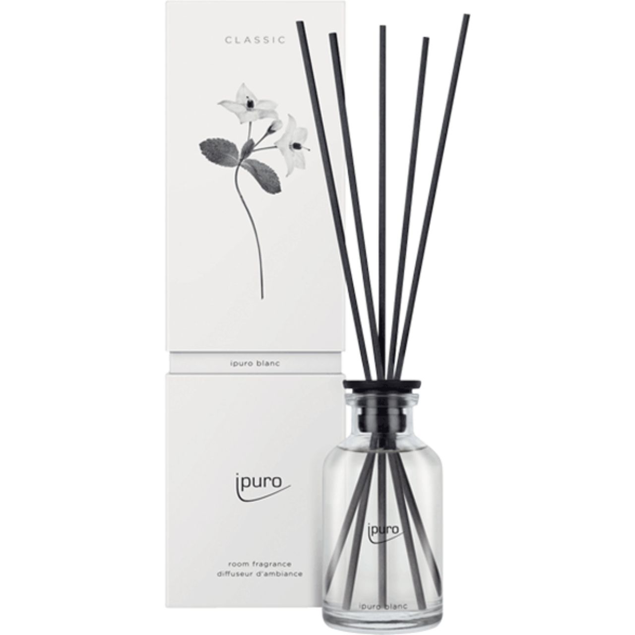 Raumduft-Set mit Glasflakon, schwarzen Stäbchen und Verpackung. Aufschrift: Ipuro, Classic Blanc.