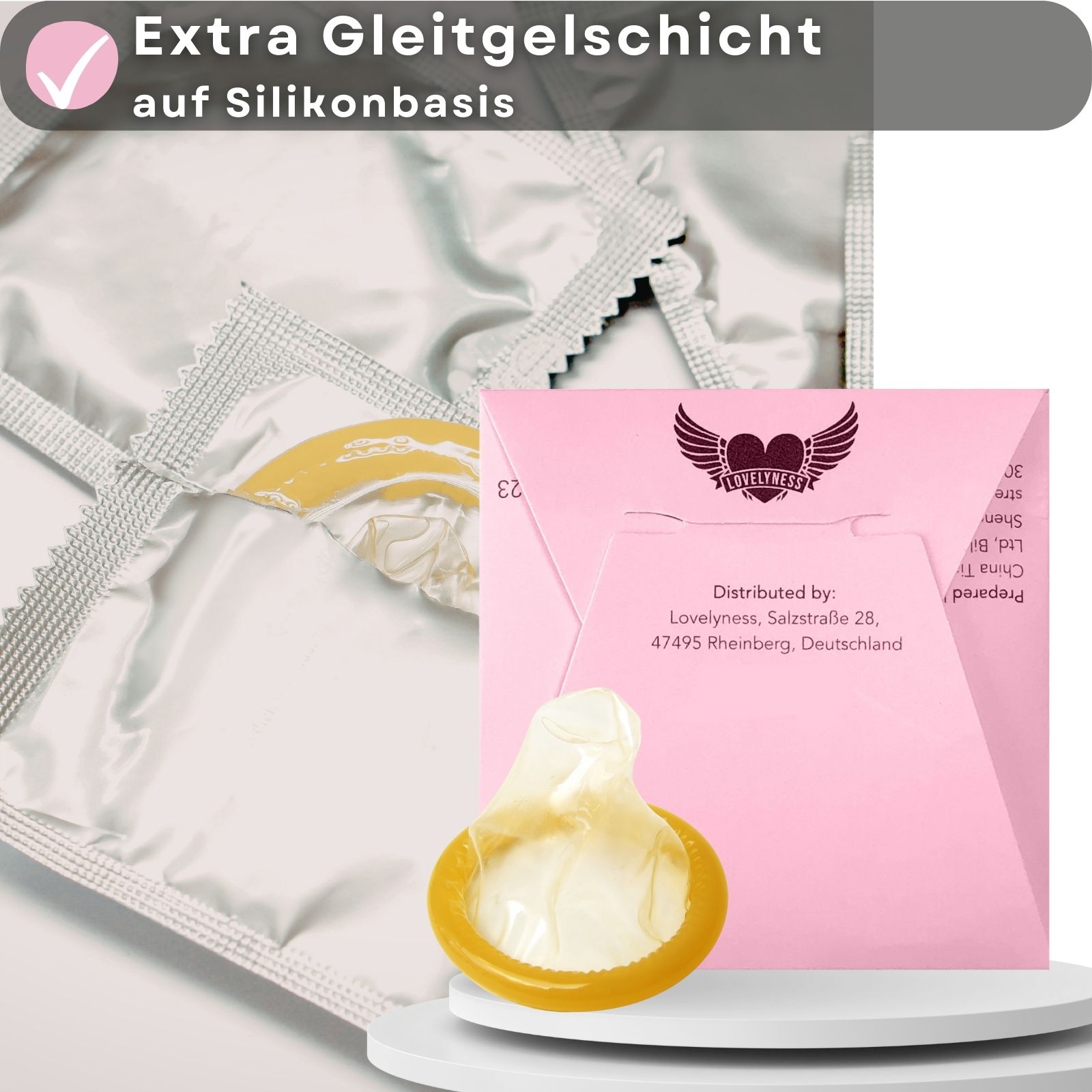 Rosa Kondomverpackung und Kondom. Extra Gleitgelschicht auf Silikonbasis. Mit Logo.