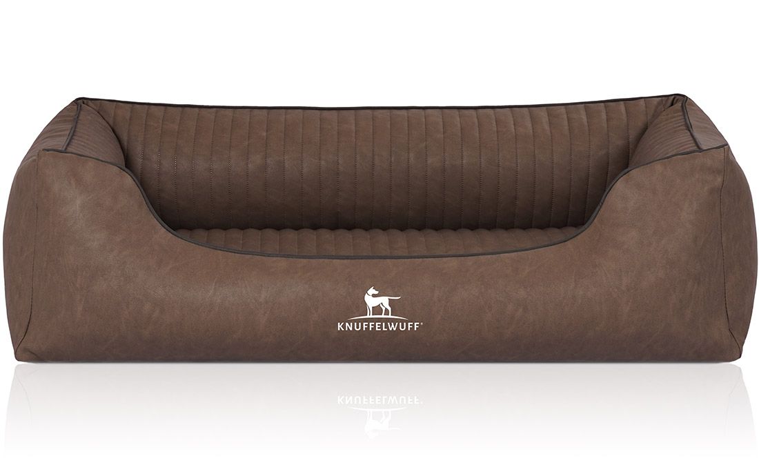 Braunes Hundebett mit Steppung und Logo. Rechteckige Form mit erhöhten Seiten. Marke: Knuffelwuff.