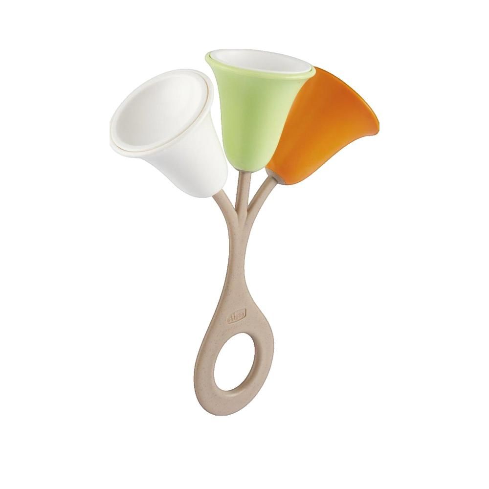 Rassel mit drei tulpenförmigen Elementen in Weiß, Grün und Orange. Griff mit Loch. Logo auf dem Griff.