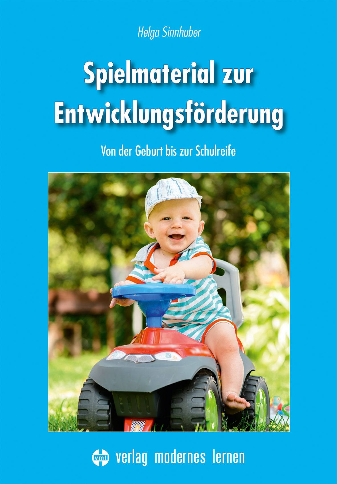 Buchcover: „Spielmaterial zur Entwicklungsförderung“. Baby auf Spielzeugauto. Titel und Autor sichtbar. Verlag modernes lernen.