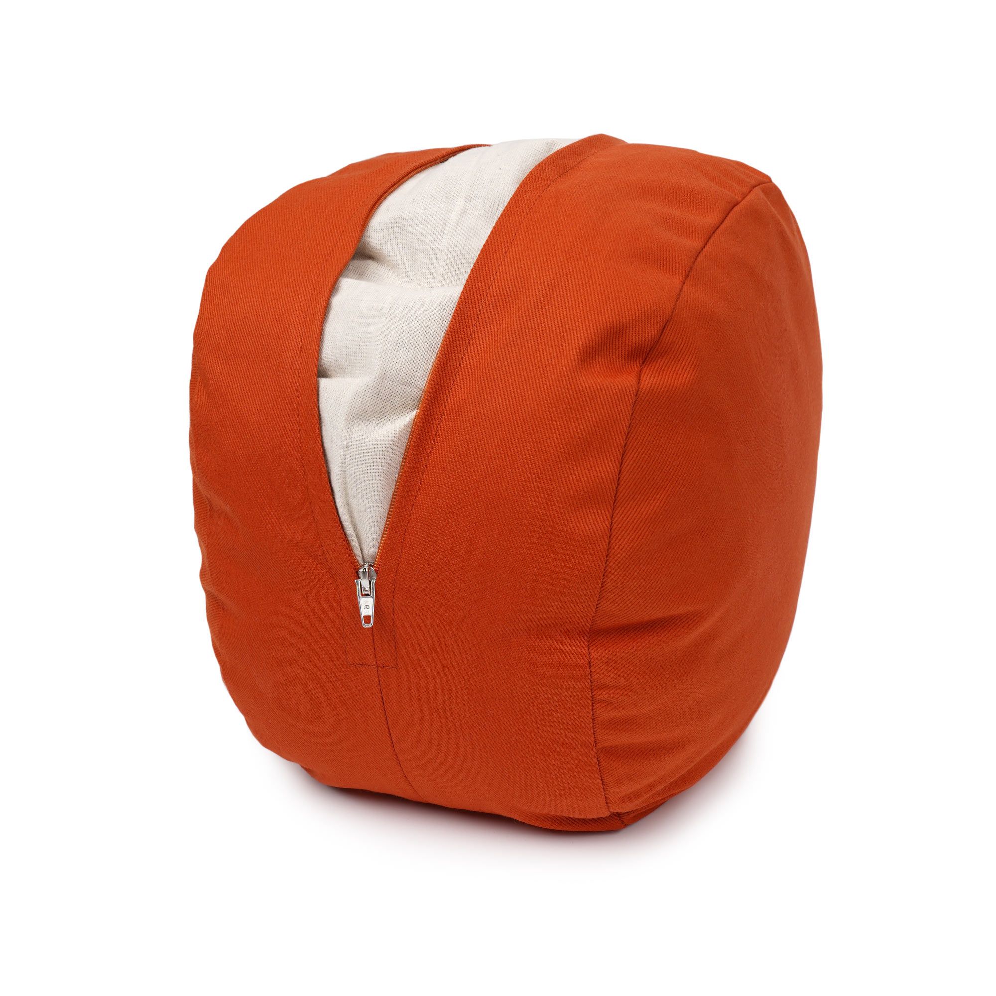 Orange Yogakissen mit Reißverschluss, Einlage sichtbar.