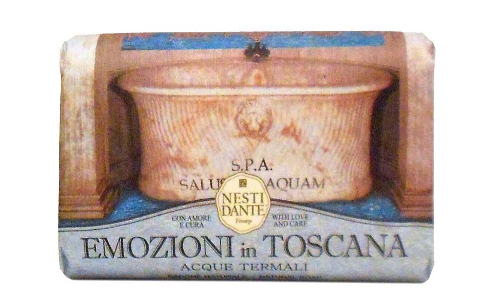 Verpackung einer festen Seife mit der Aufschrift 'Emozioni in Toscana Acque Termali'.