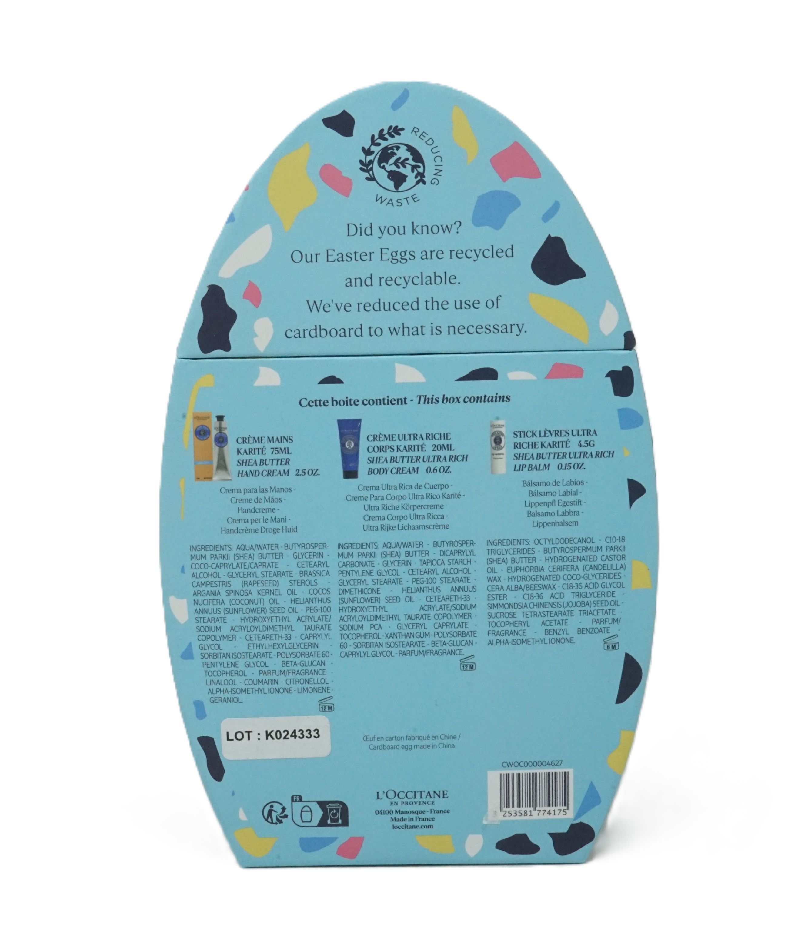 Rückseite der Geschenkbox. Hellblauer Hintergrund mit bunten Flecken. Text in mehreren Sprachen. Enthält Handcreme, Körpercreme und Lippenbalsam.