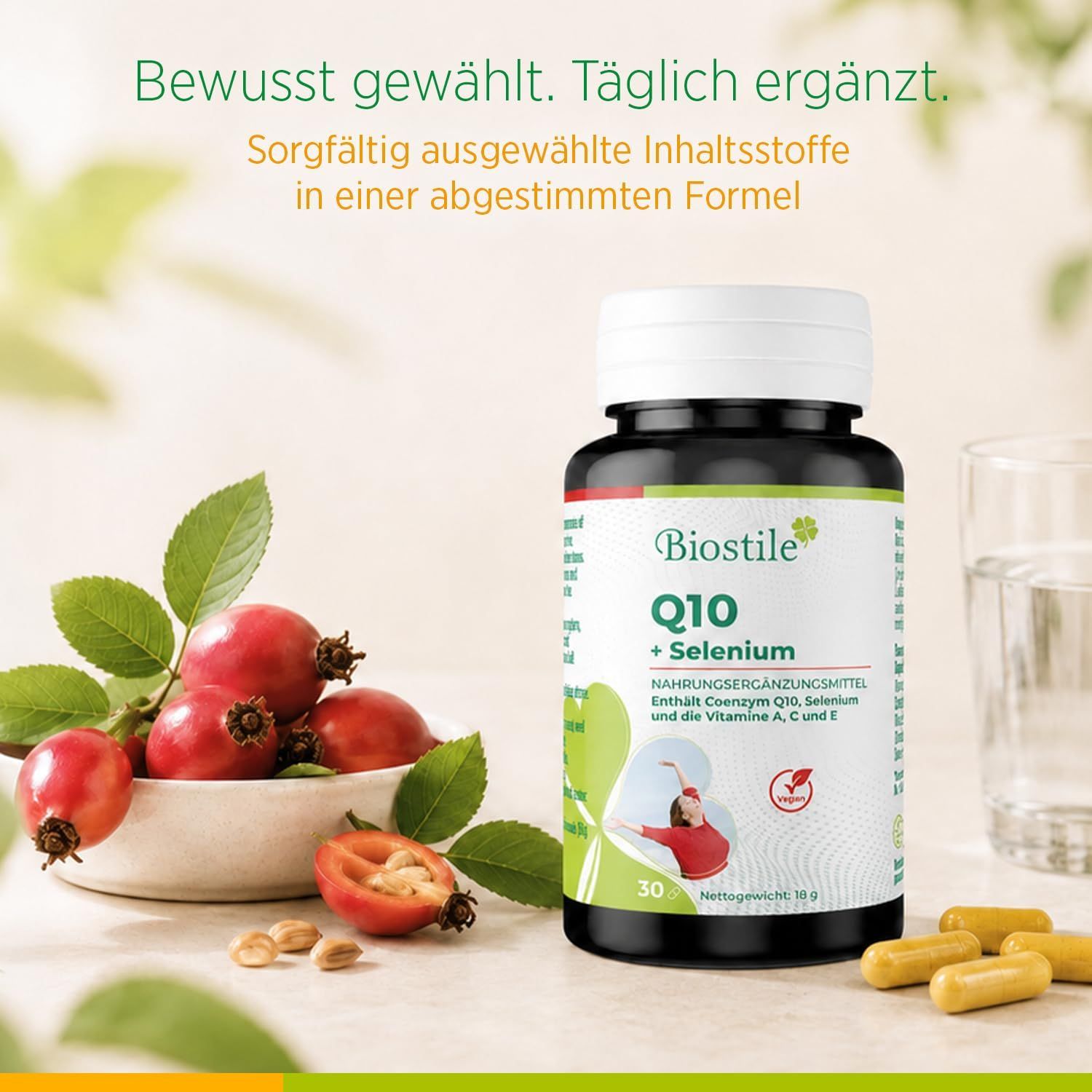 Biostile Q10 + Selenium Dose neben Hagebutten und Kapseln. Enthält Coenzym Q10, Selen und Vitamine A, C, E.