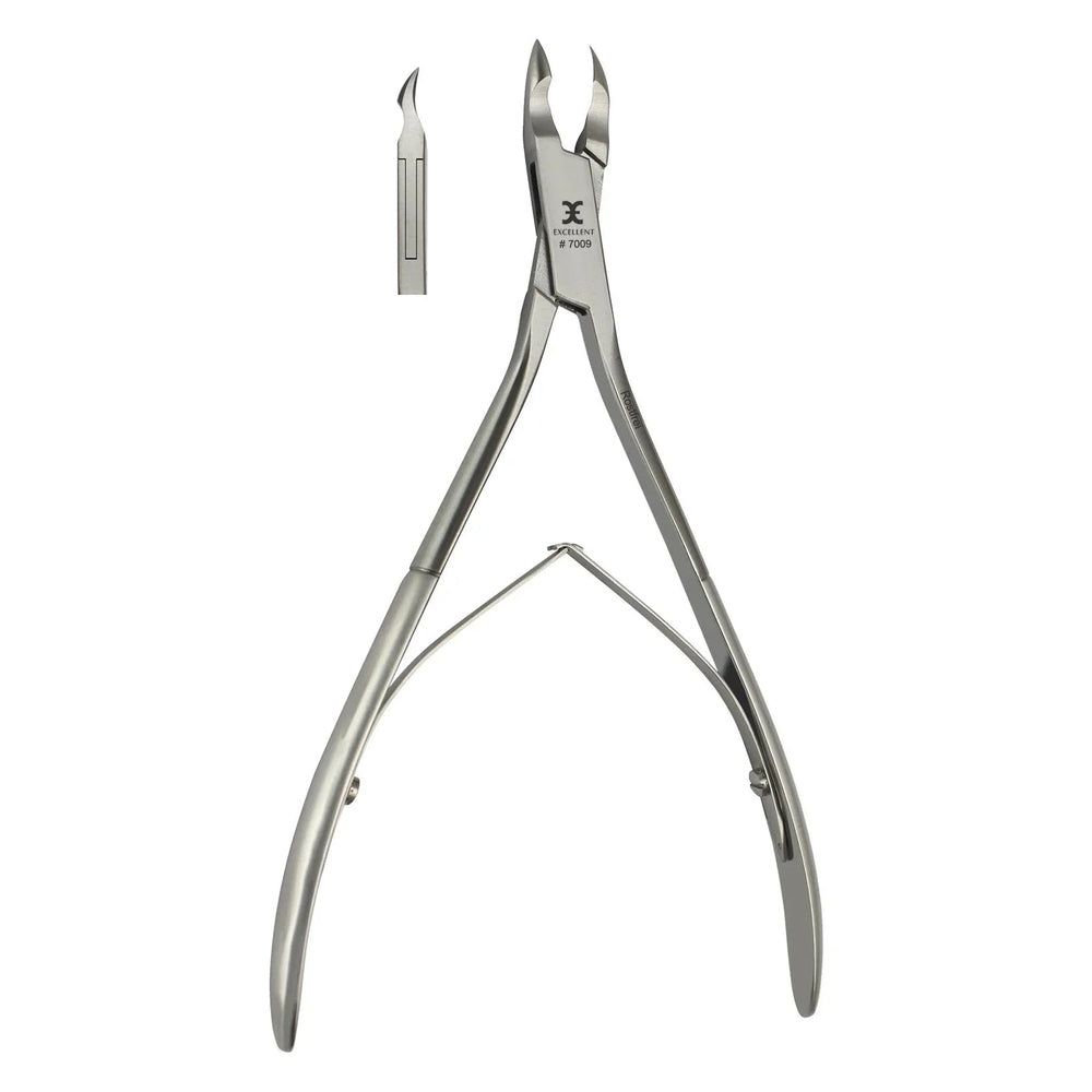 Nagelhautzange aus Metall. Mit gebogener Schneide und separatem Ersatzteil. Herstellerlogo sichtbar.