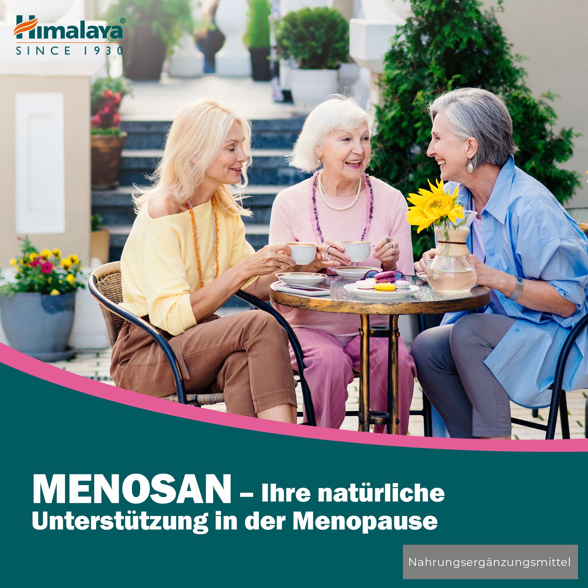 Drei Frauen genießen eine Teepause im Freien, mit Himalaya Menosan im Vordergrund.