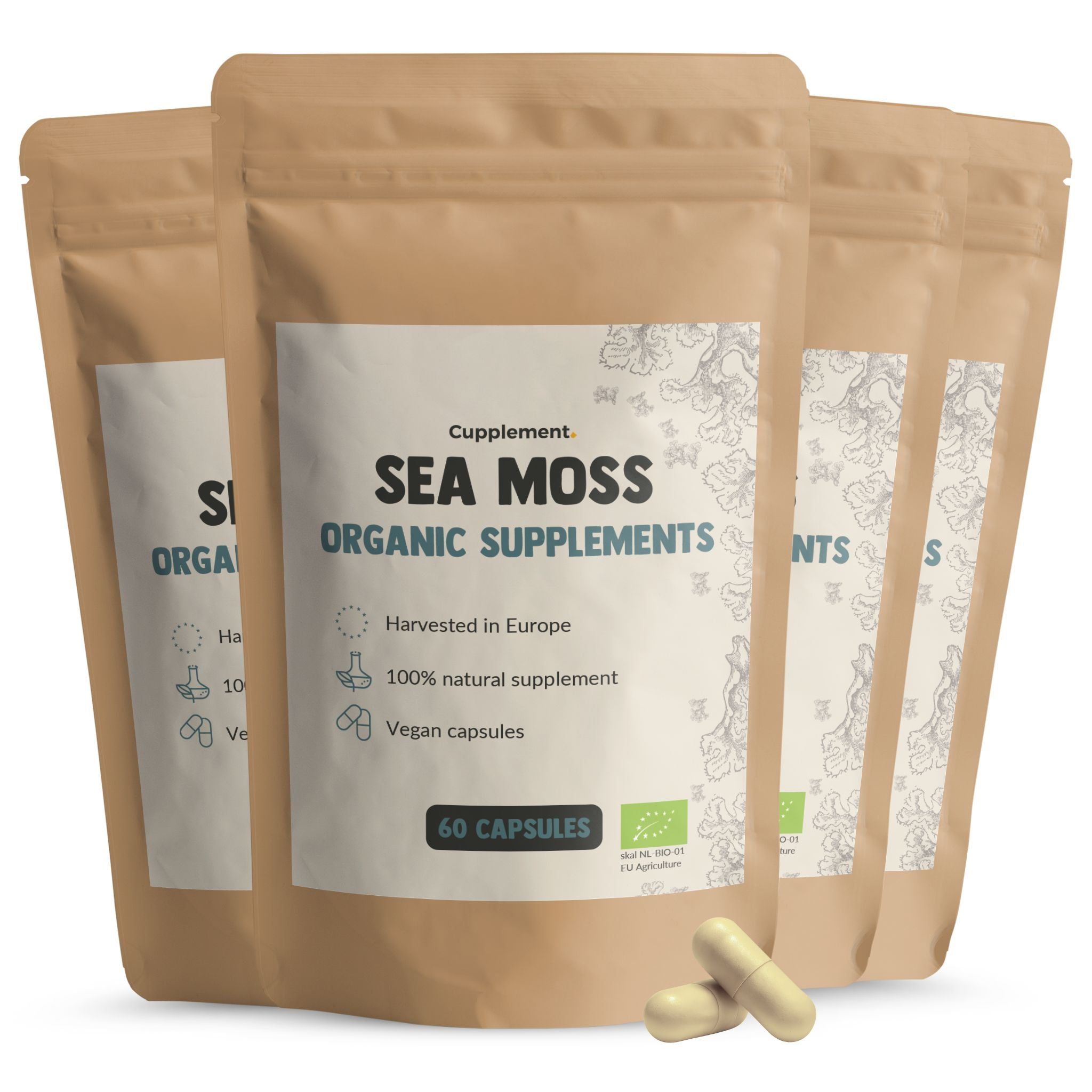 Mehrere Beutel mit Sea Moss Organic Supplements. Braune Verpackung, weiße Aufschrift, 60 Kapseln. Zwei Kapseln liegen daneben.