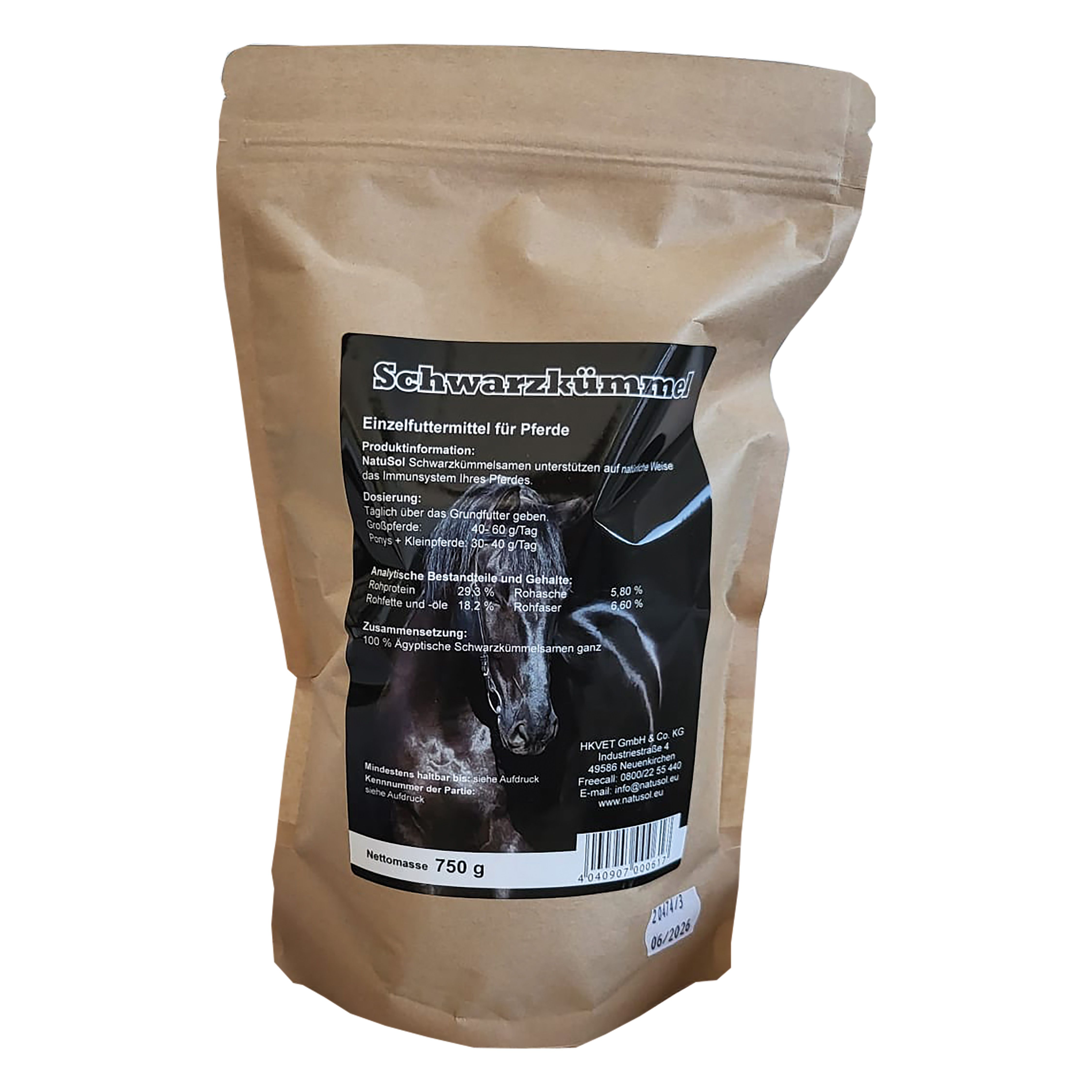 Beutel mit Schwarzkümmelsamen für Pferde. Braune Verpackung mit schwarzem Etikett und Produktinformationen. 750g.