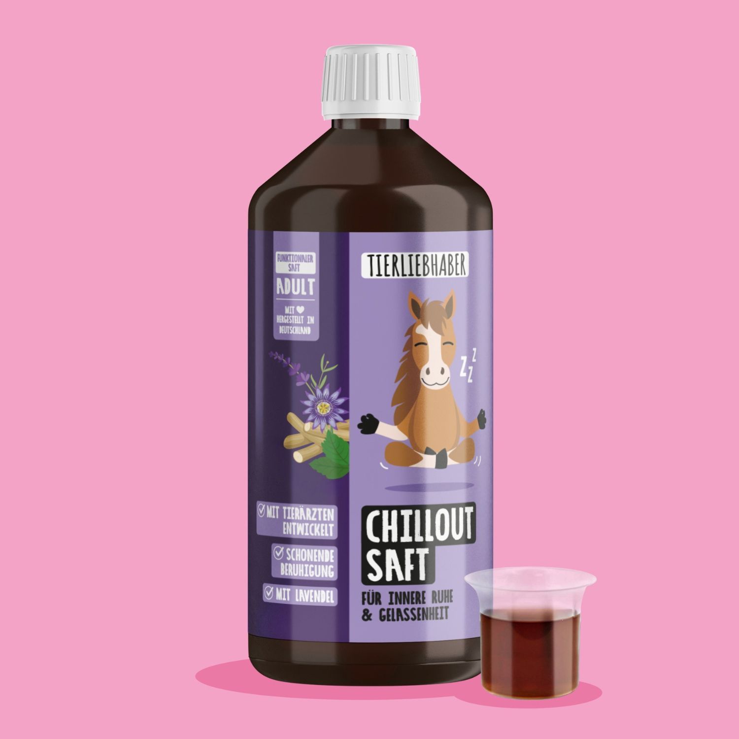 Tierliebhaber Chilloutsaft für Pferde, Flasche und Messbecher mit brauner Flüssigkeit.