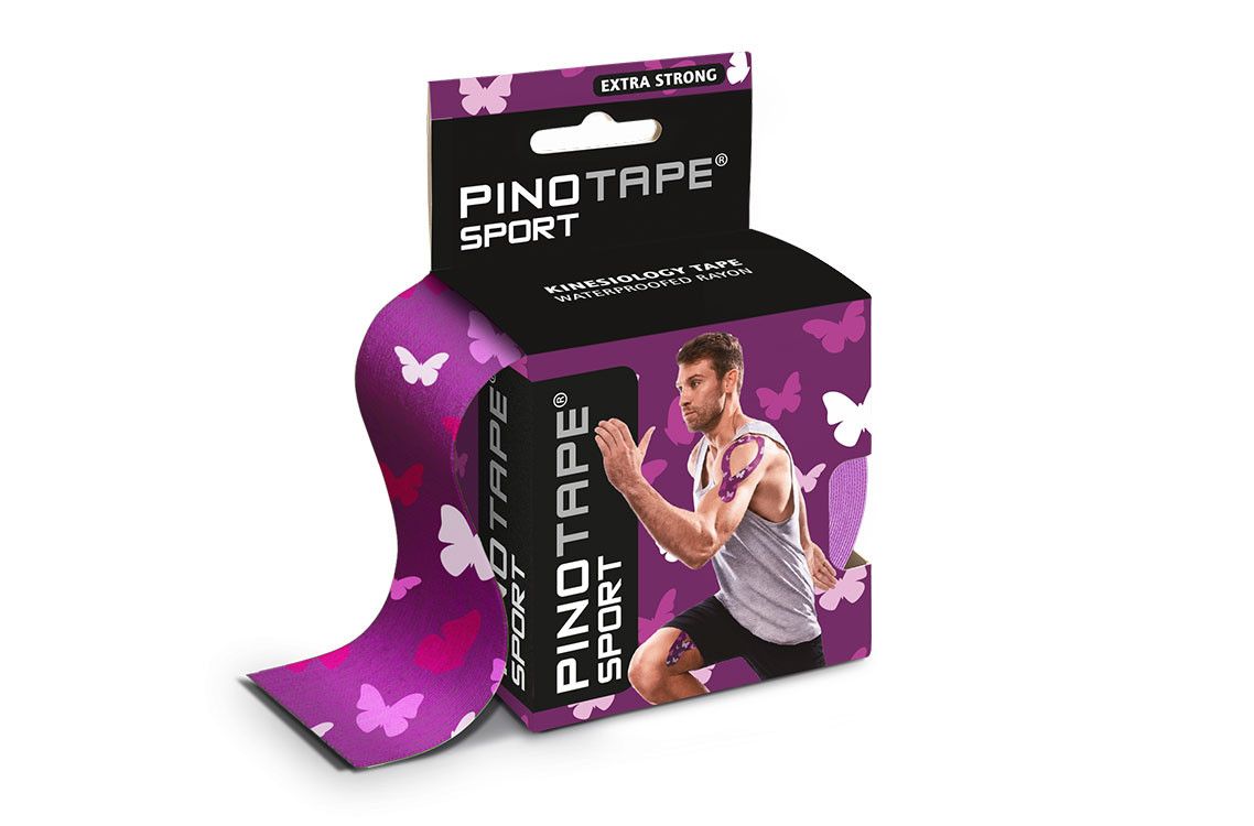Kinesiologie-Tape in lila mit Schmetterlingsmuster. Verpackung mit Produktname und Abbildung eines Sportlers.