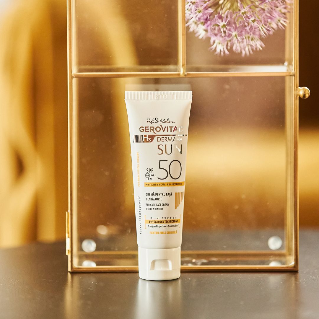 Weiße Tube Sonnencreme. Aufschrift: Gerovital H3 Derma+ Sun, SPF 50. Creme für Gesicht, getönt.