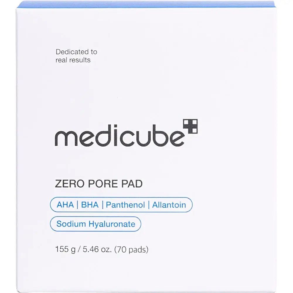 Verpackung Medicube Zero Pore Pad. Weißer Karton mit blauem Deckel. Text: Zero Pore Pad, Inhaltsstoffe. 70 Pads. Marke Medicube.