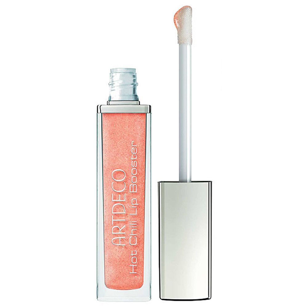 Artdeco Hot Chili Lip Booster, geöffnet, mit Applikator. Transparente Verpackung, silberner Deckel. Text: Hot Chili Lip Booster.