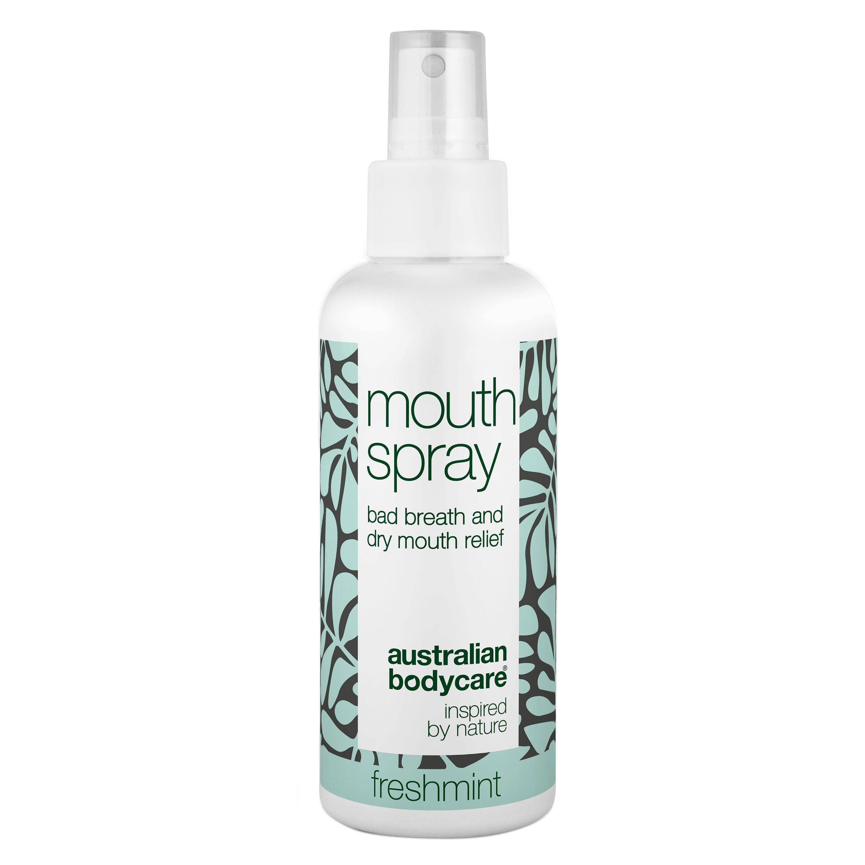 Mundspray-Flasche. Weiß, mit Sprühkopf. Text: mouth spray, bad breath and dry mouth relief, Australian Bodycare, freshmint.