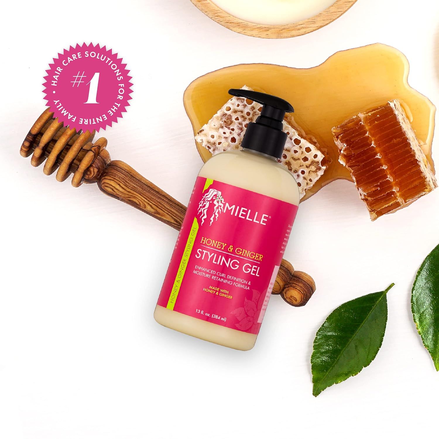 Mielle Honey & Ginger Styling Gel. Flasche mit Pumpe. Rosa Etikett. Honigwabe, Honig, Blätter. 13 fl. oz.