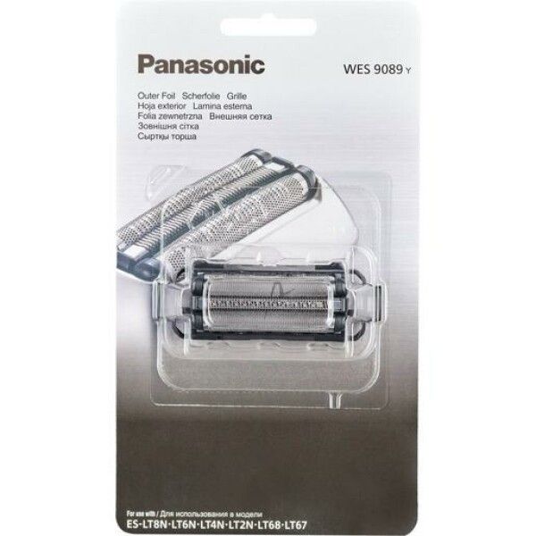 Verpackung mit Rasierklingen-Ersatzteil. Marke Panasonic. Klarsichtverpackung mit Produkt.