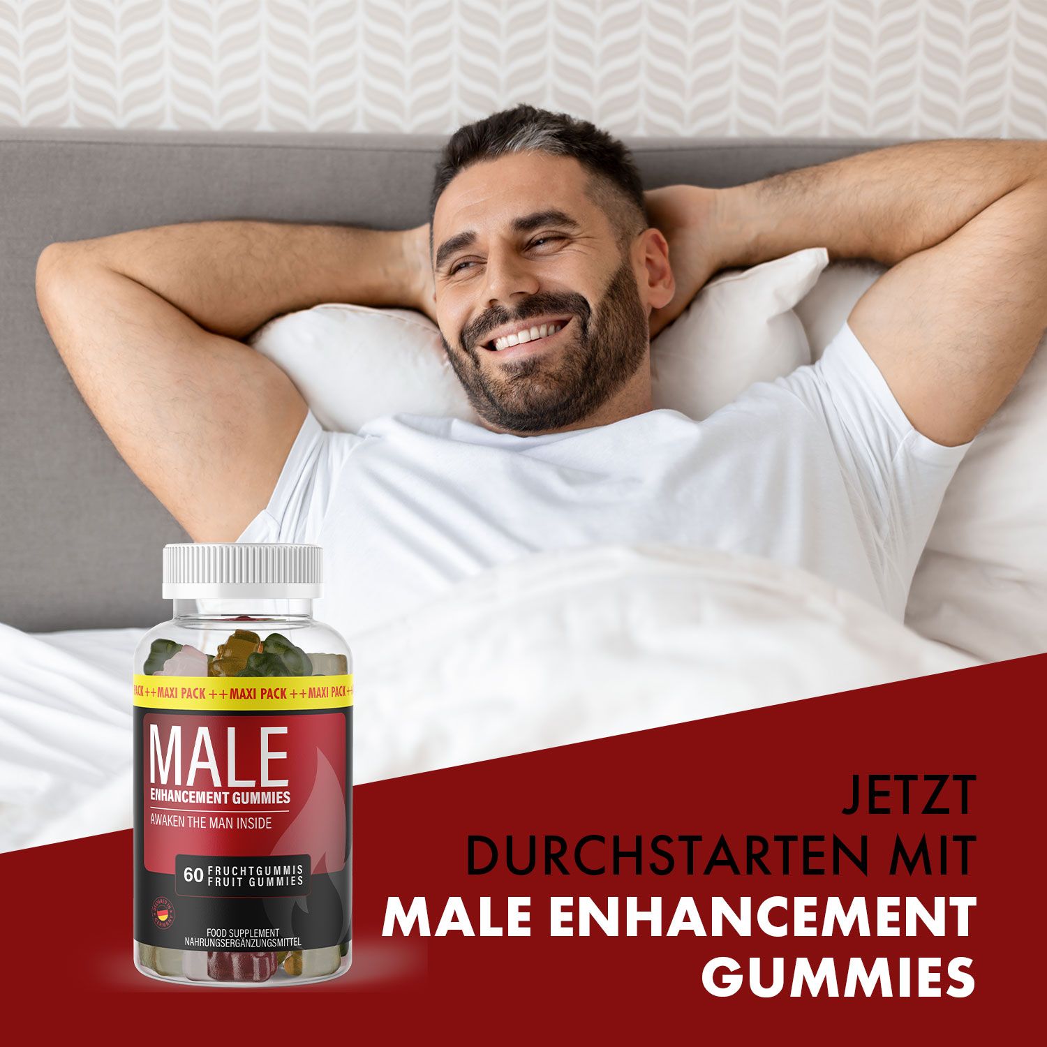Mann im Bett, lächelnd. Neben ihm eine Dose MALE Enhancement Gummies. Aufschrift: 60 Fruchtgummis. Nahrungsergänzungsmittel. Rotes Etikett.