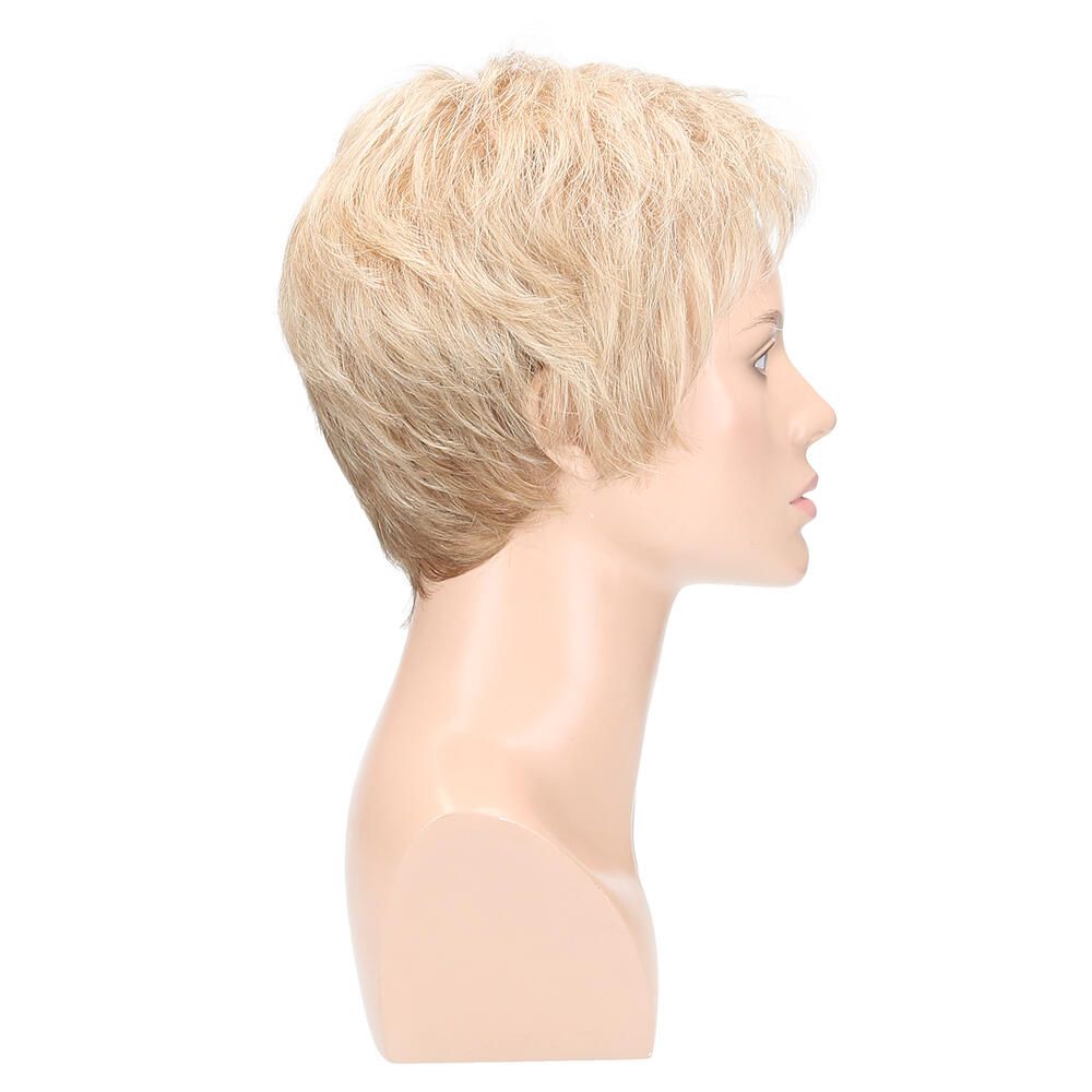 Blonde Perücke auf einem Schaufensterkopf. Kurzer, gestufter Schnitt. Seitenansicht.