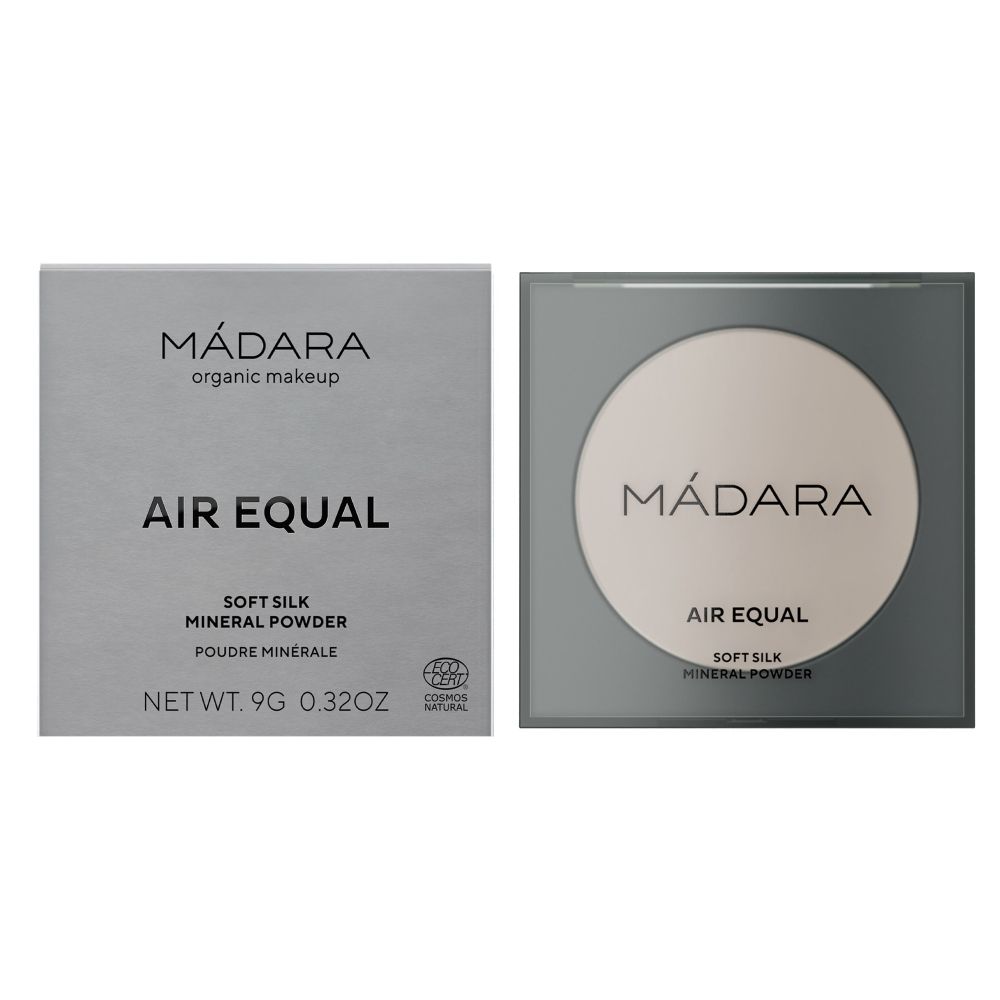 Zwei quadratische Puder-Verpackungen. Aufschrift: MÁDARA, AIR EQUAL, Soft Silk Mineral Powder. Netto 9G. Kosmetik-Zertifizierung.