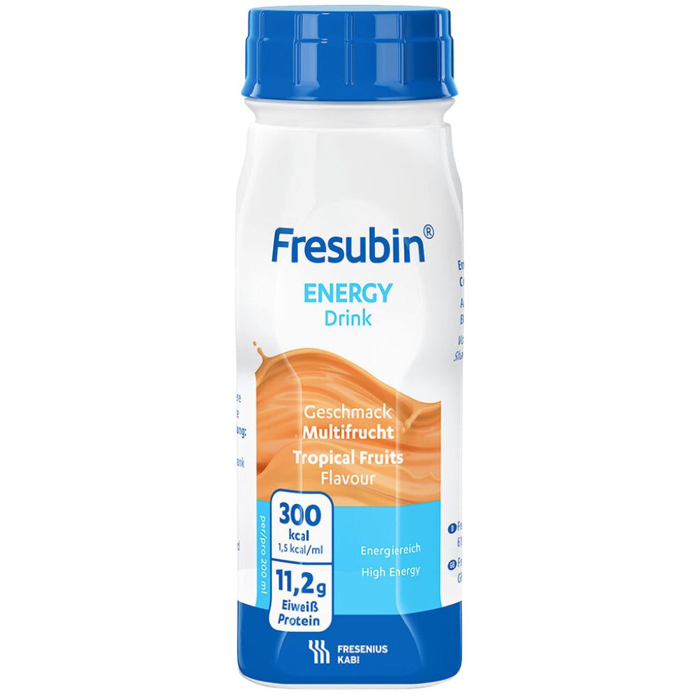 Flasche mit blauem Deckel. Aufschrift: Fresubin Energy Drink, Geschmack: Multifrucht. Enthält 11,2g Eiweiß. Energiereich.