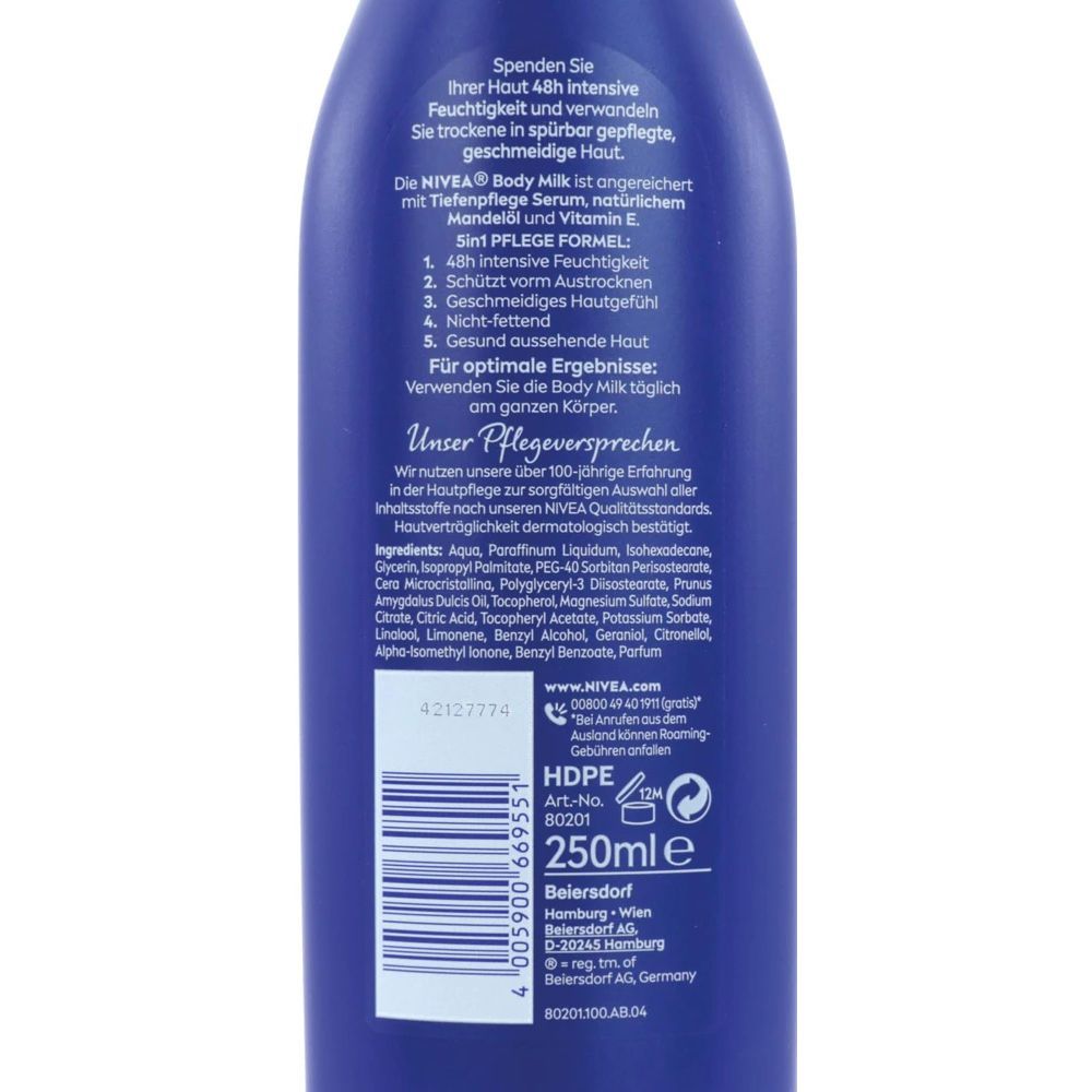 Rückseite der NIVEA Body Milk Flasche. Text: 48h intensive Feuchtigkeit, schützt vorm Austrocknen, geschmeidiges Hautgefühl, nicht fettend, gesund aussehende Haut.