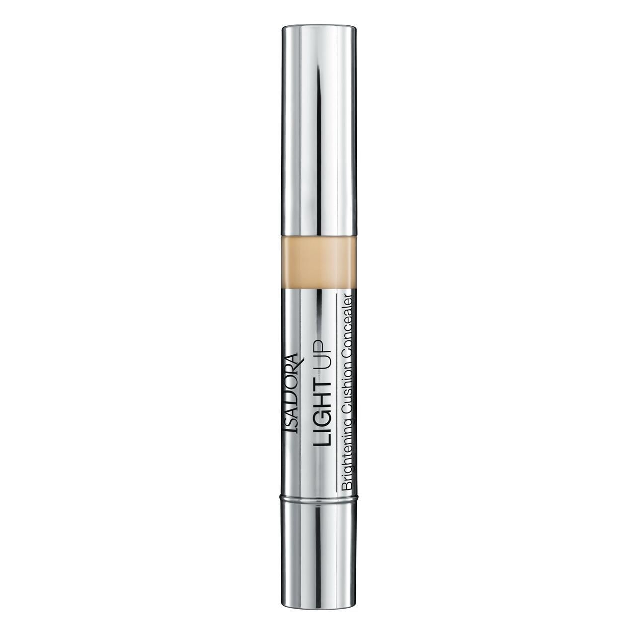 IsaDora Light Up Brightening Cushion Concealer. Silberfarbener Stift mit Produkt und Schriftzug. Aufschrift: IsaDora, Light Up, Brightening Cushion Concealer.