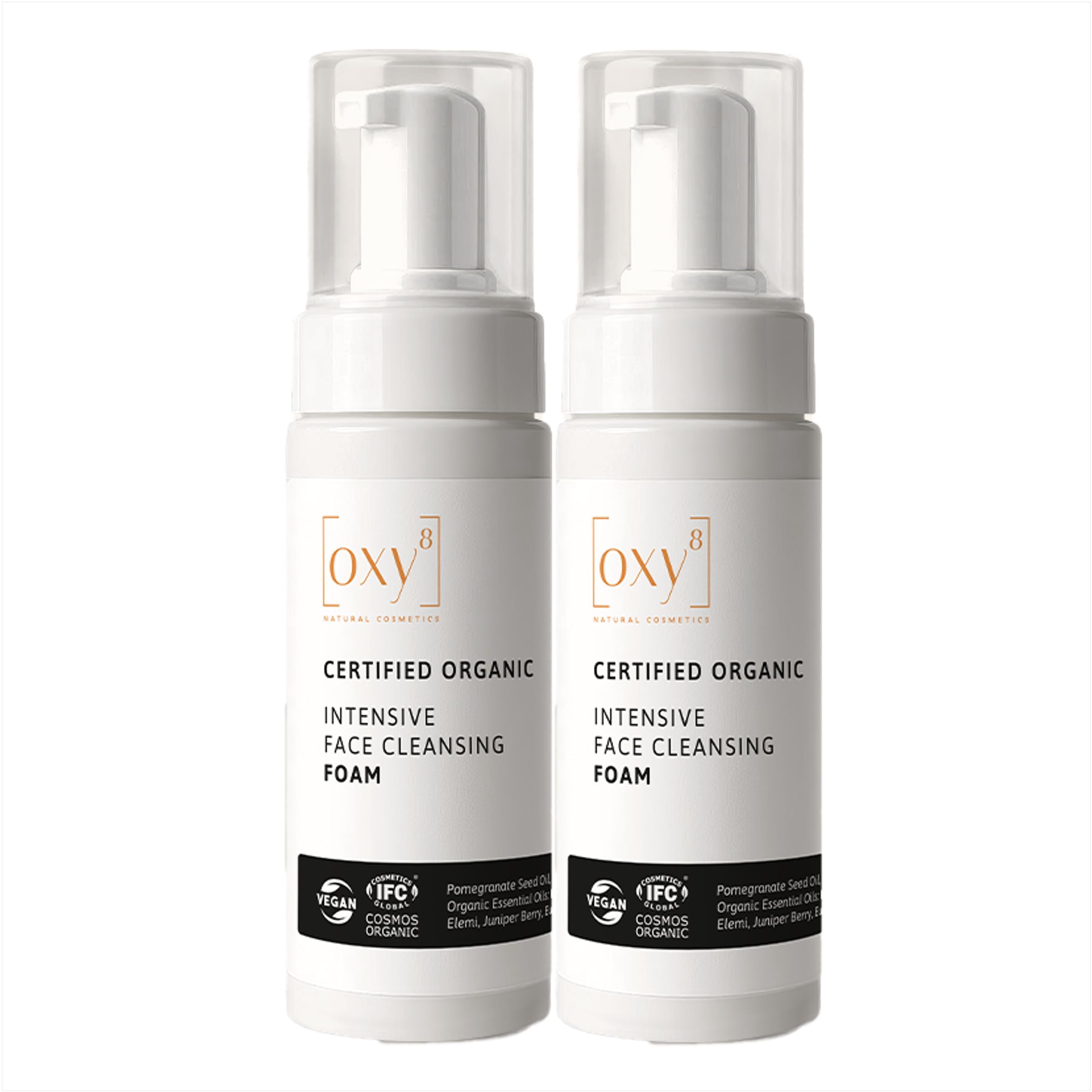 Zwei weiße Flaschen mit Pumpaufsatz. Aufschrift: oxy8, INTENSIVE FACE CLEANSING FOAM, COSMOS ORGANIC, VEGAN.