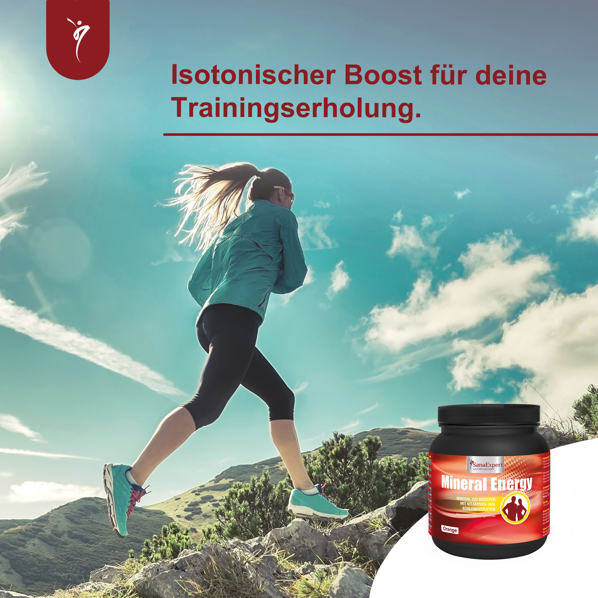 Frau rennt auf Bergpfad. SanaExpert Mineral Energy-Behälter. Schwarzer Behälter mit orangefarbenem Etikett. Produktname sichtbar.