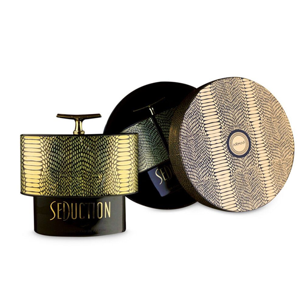 Parfümflakon und offene Schachtel. Goldfarbenes Schlangenhautmuster. Aufschrift Seduction Pour Femme Eau De Parfum. Schwarze Basis.