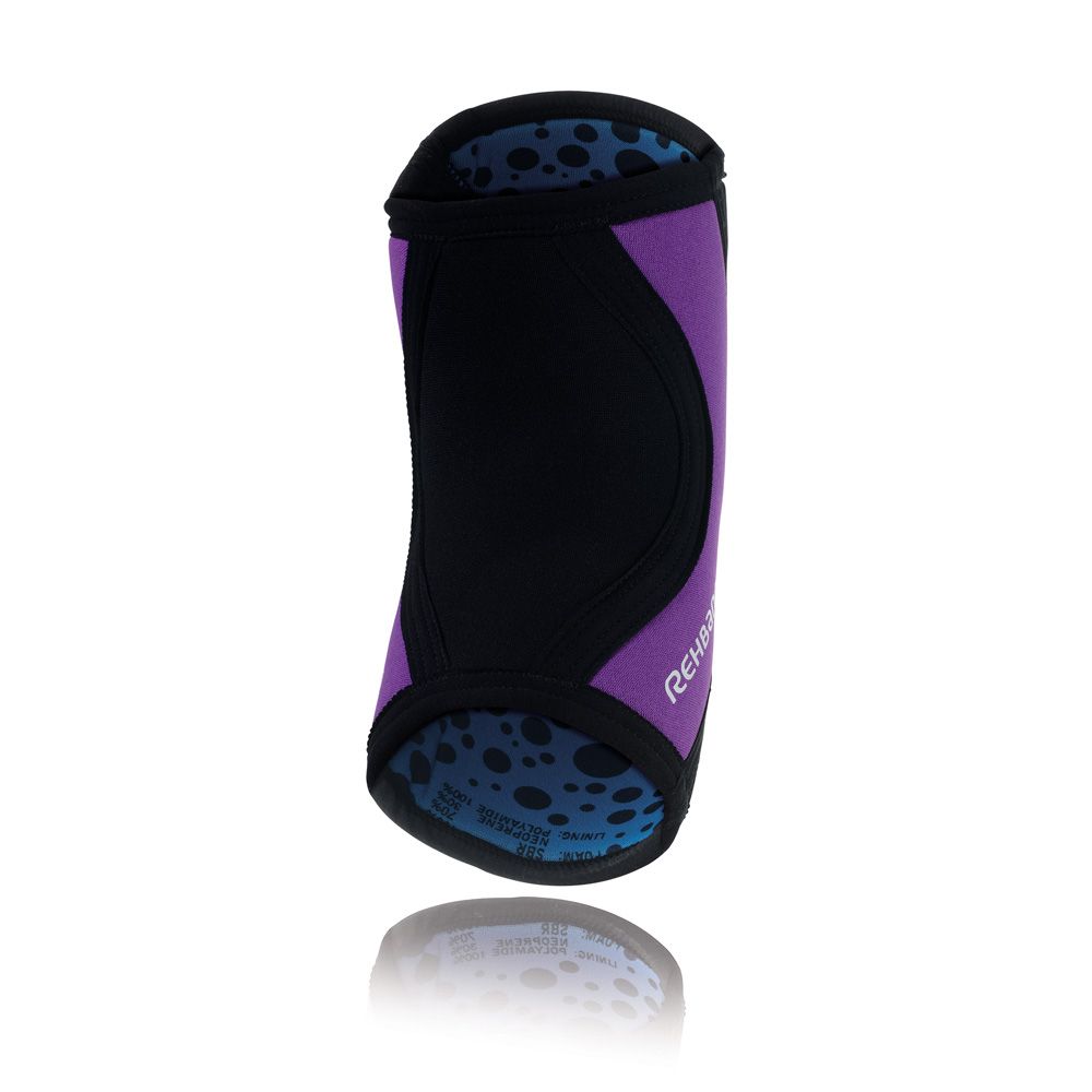 Schwarze Ellenbogenbandage mit lila Akzenten und blauen Punkten. REHBAND-Logo. Produktansicht.