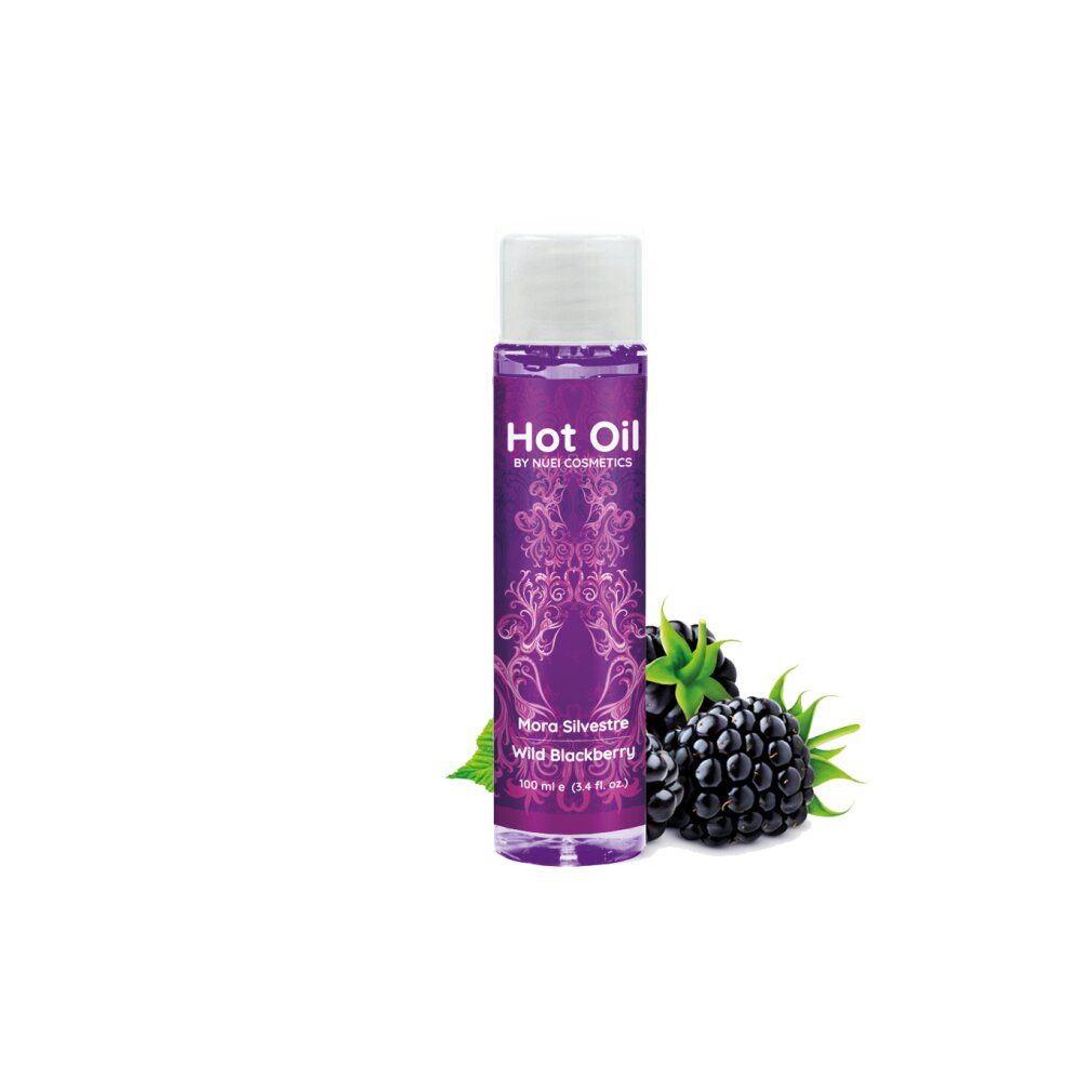 Flasche Massageöl mit Brombeeren. Aufschrift: Hot Oil, Mora Silvestre Wild Blackberry. Marke: NUEI cosmetics.